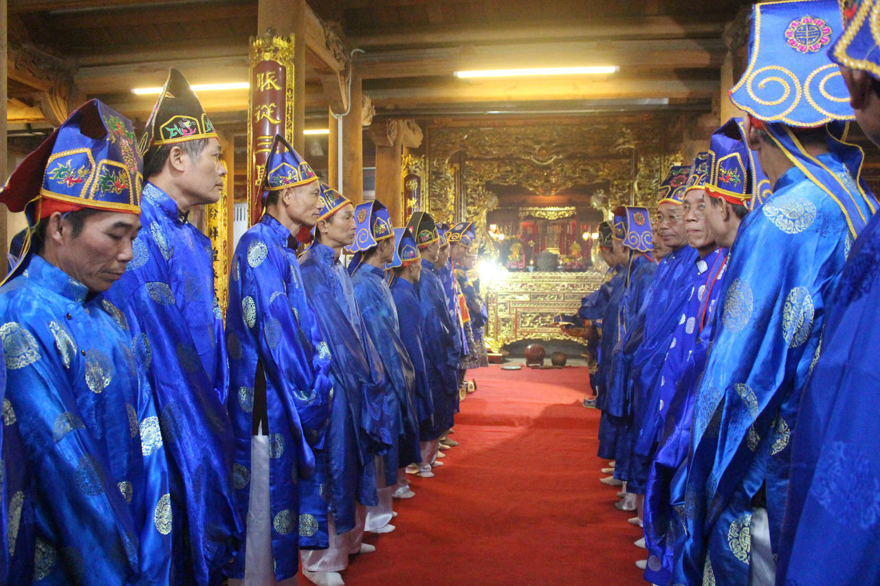 Đoàn người rước 'vua sống' kéo dài hàng km ở Hà Nội